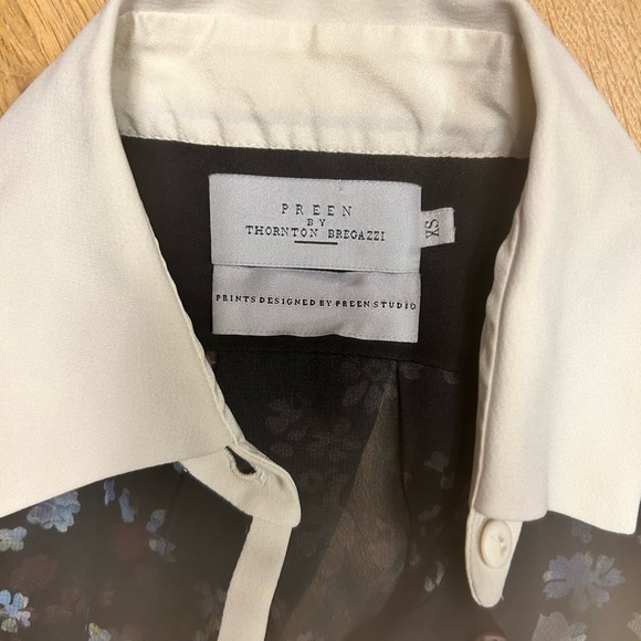 Gorgeous Printed Preen Button Down Blouse - Picture 3 of 3